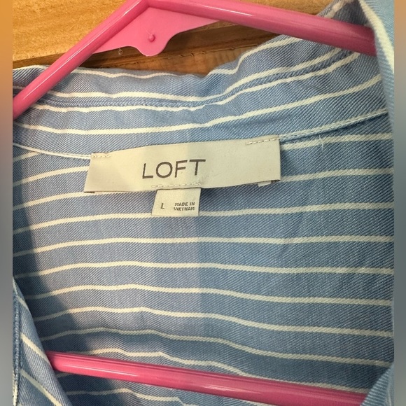 Loft Blue/White Pinstriped Button Down Long Sleeve Like New Size Large - Picture 3 of 7